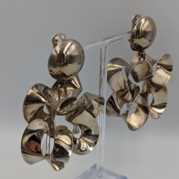 Vintage Stunning Sculptural Bow Design Statement Silver tone Clip on Earrings - Picture 4 of 10